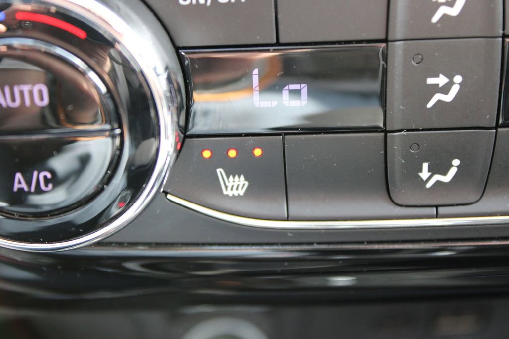 Used 2025 Chevrolet Trax LT w/ LT Convenience Package image 47