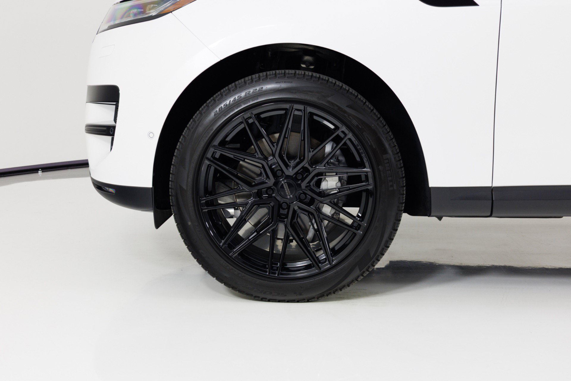 Used 2024 Land Rover Range Rover Sport SE AWD/4WD image 9