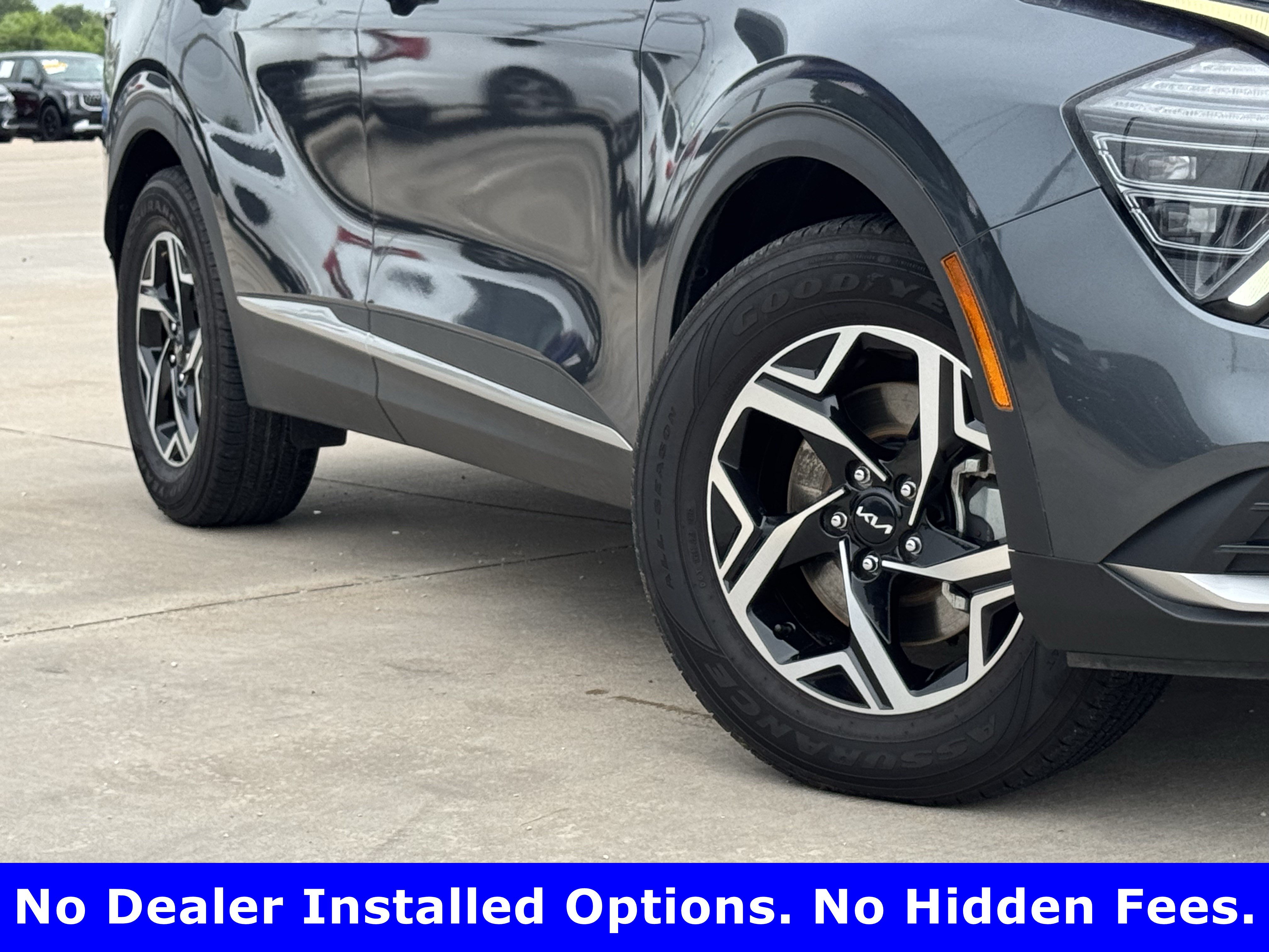 Used 2024 Kia Sportage LX FWD image 3