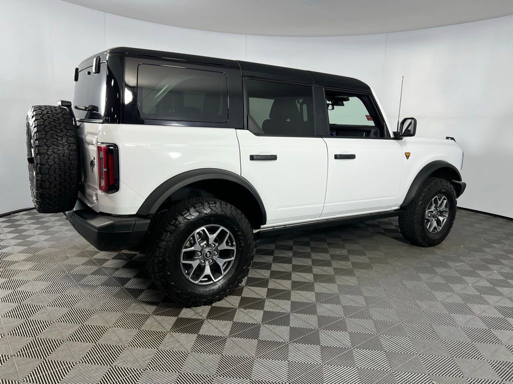 Used 2025 Ford Bronco Badlands image 8