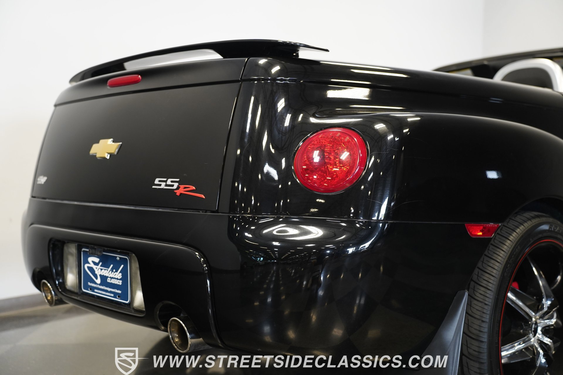 Used 2004 Chevrolet SSR w/ Preferred Equipment Group image 32