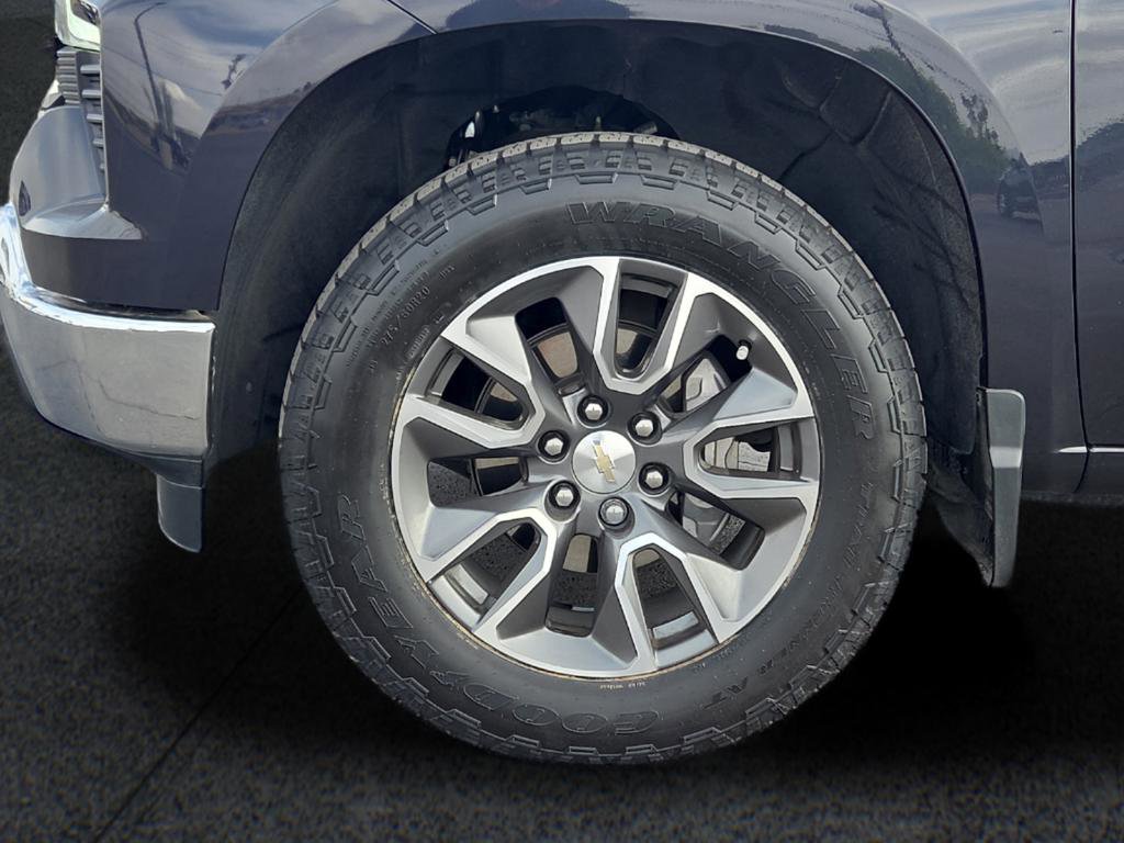 Used 2023 Chevrolet Silverado 1500 LT AWD/4WD image 20