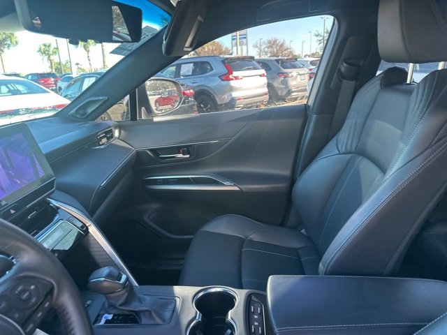 Used 2024 Toyota Venza Limited image 17
