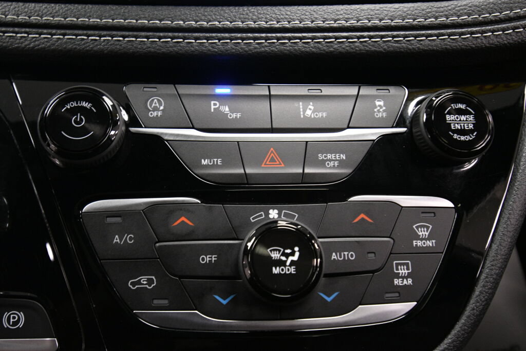 Used 2025 Chrysler Pacifica Limited FWD image 17