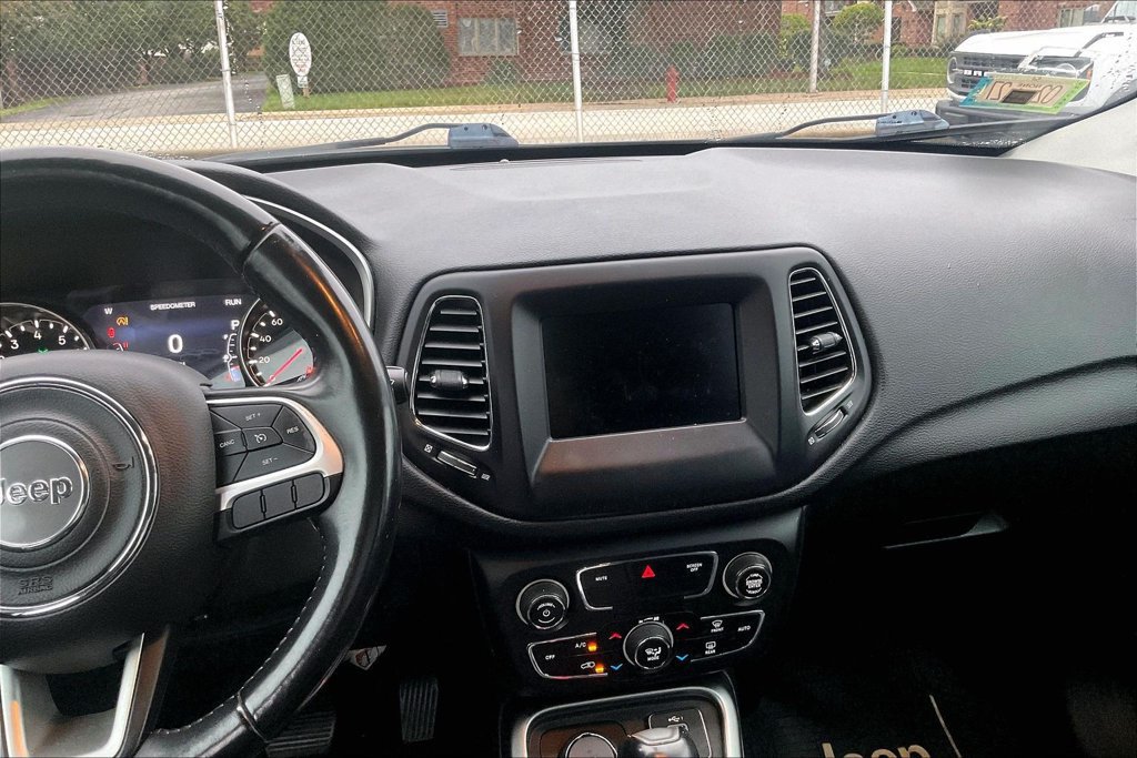 Used 2019 Jeep Compass Latitude w/ Popular Equipment Group AWD/4WD image 5