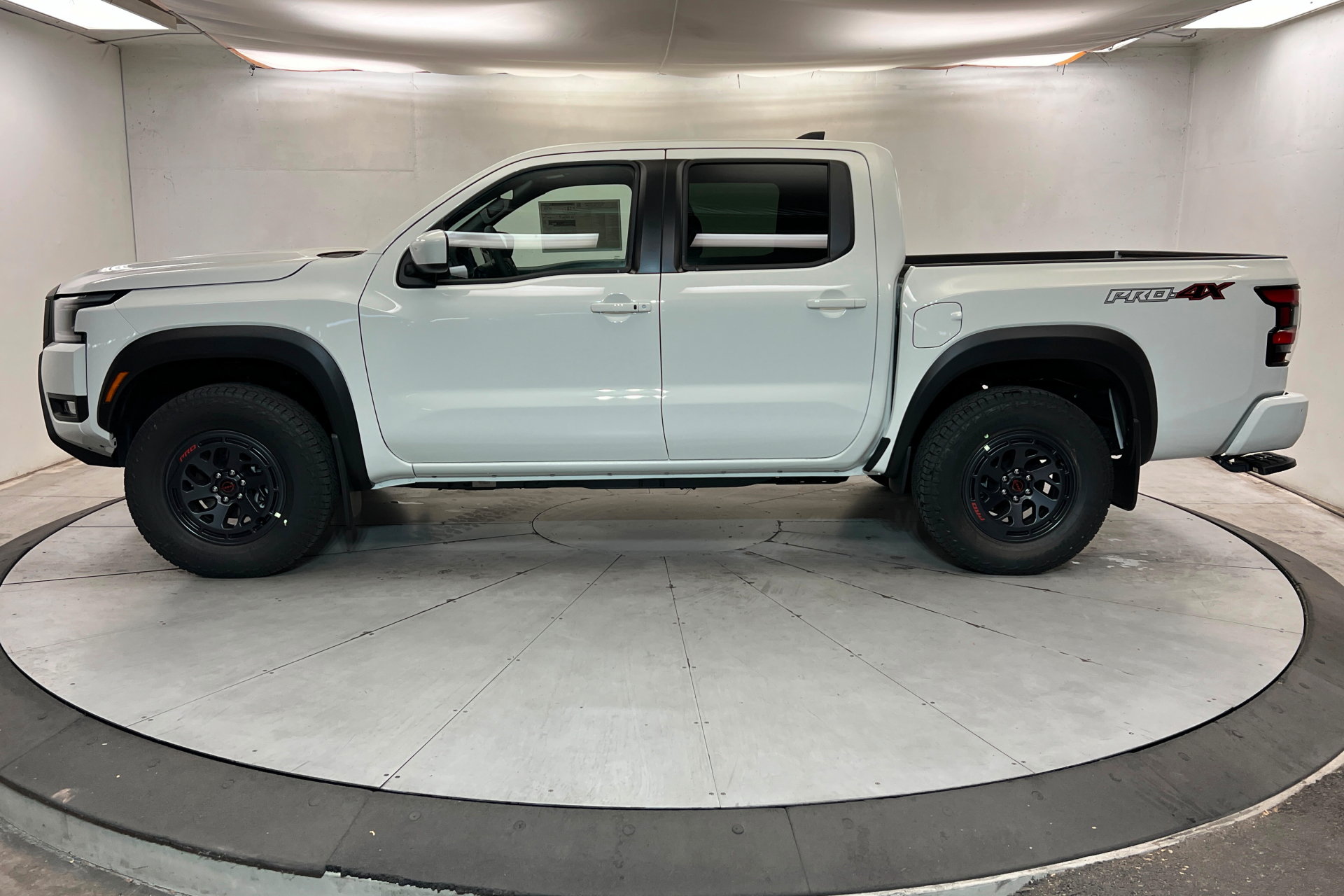 New 2026 Nissan Frontier PRO-4X w/ Tow Package AWD/4WD image 2