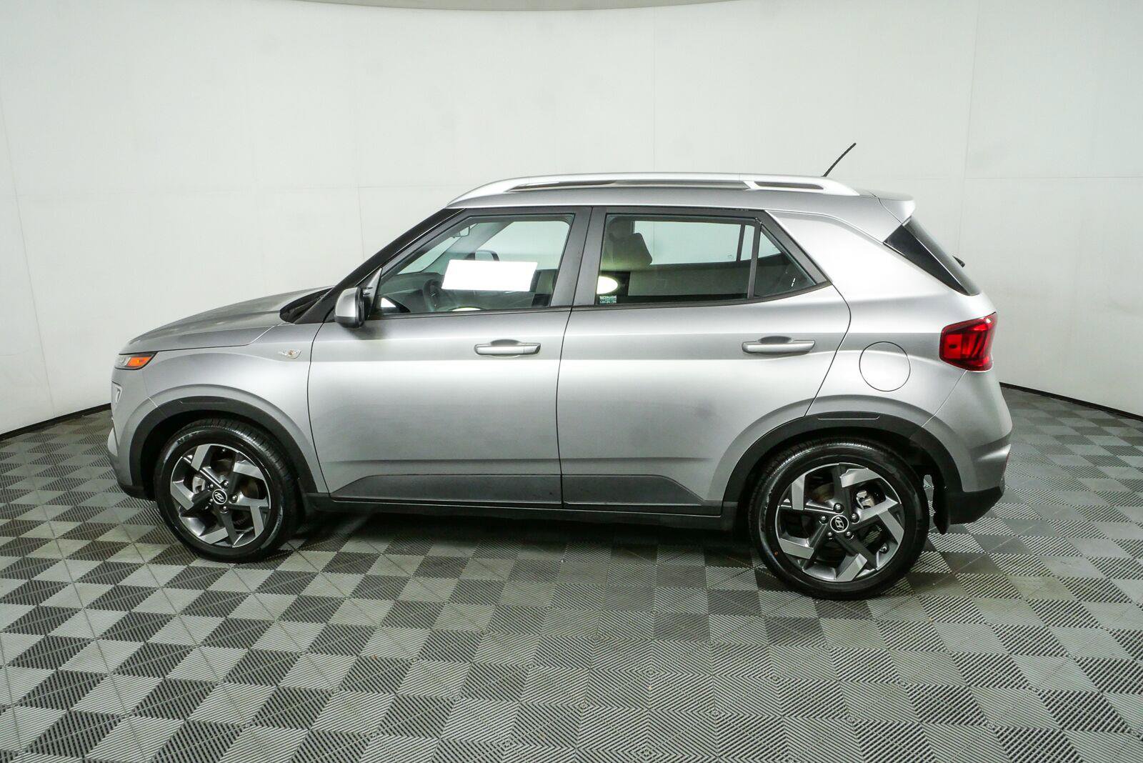 Used 2023 Hyundai Venue SEL w/ Cargo Package FWD image 27