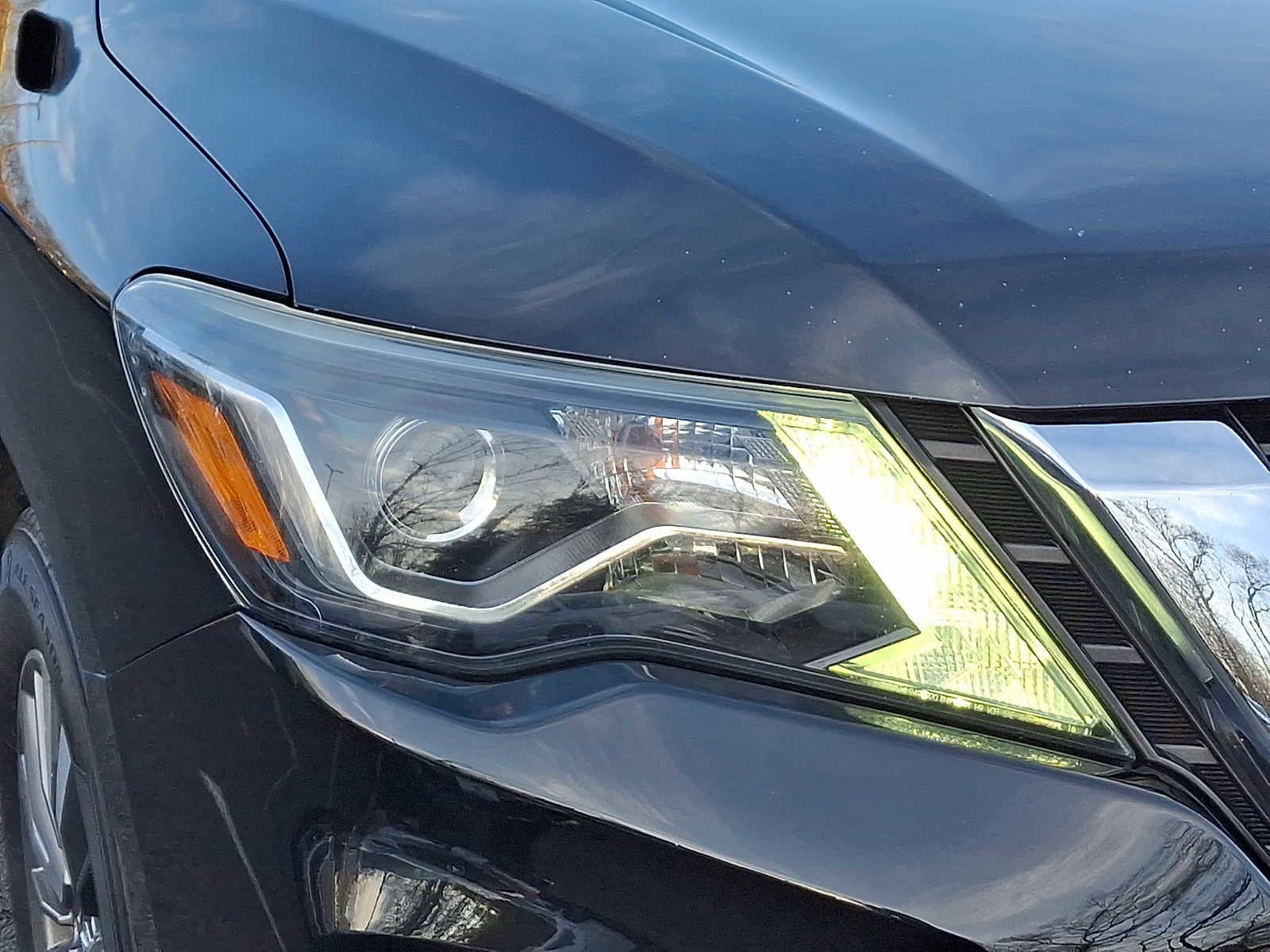 Used 2018 Nissan Pathfinder SV FWD image 9