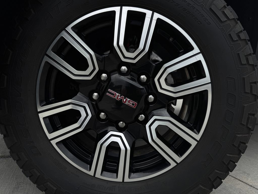 Used 2023 GMC Sierra 2500 AT4 w/ AT4 Preferred Package AWD/4WD image 9