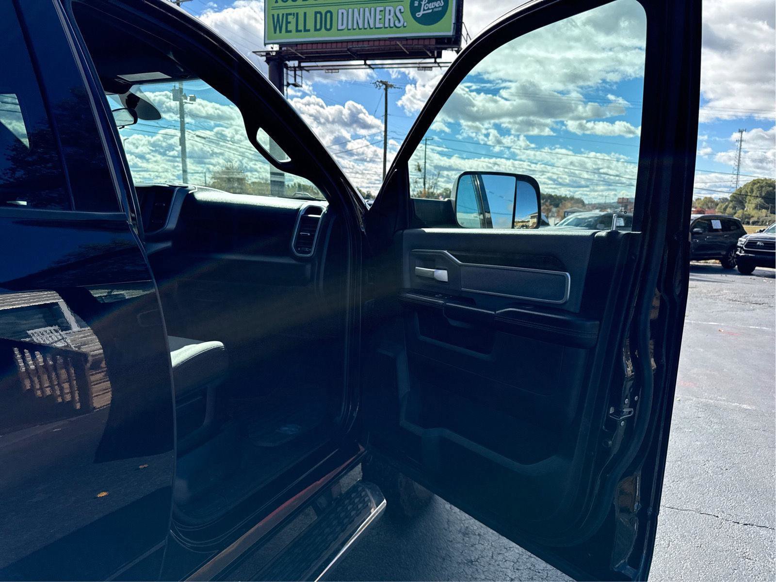 Used 2021 RAM 3500 Big Horn image 13