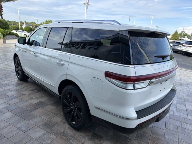 Certified 2024 Lincoln Navigator Reserve AWD/4WD image 4