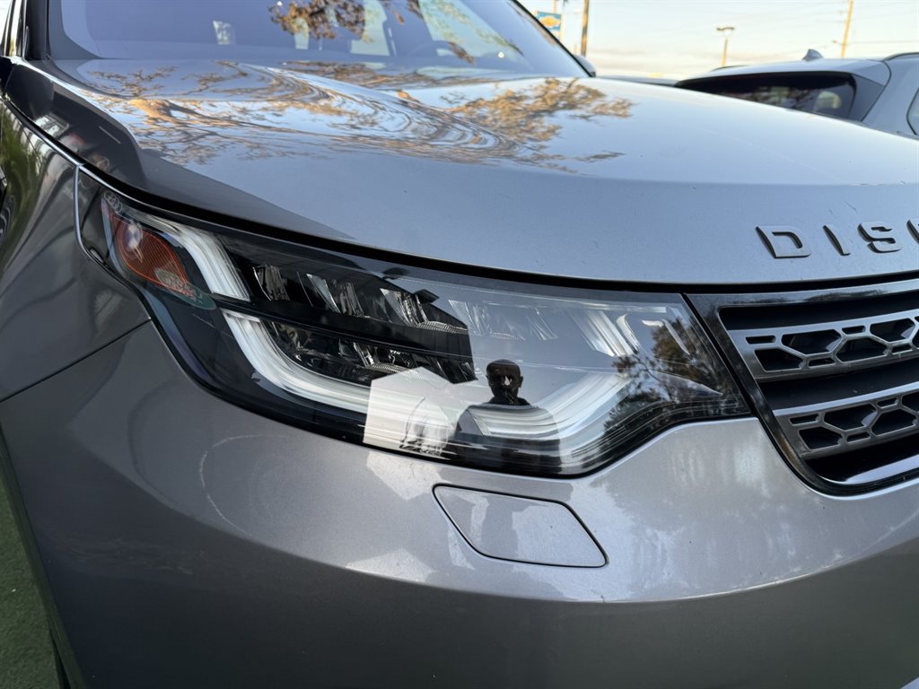 Used 2020 Land Rover Discovery SE AWD/4WD image 9