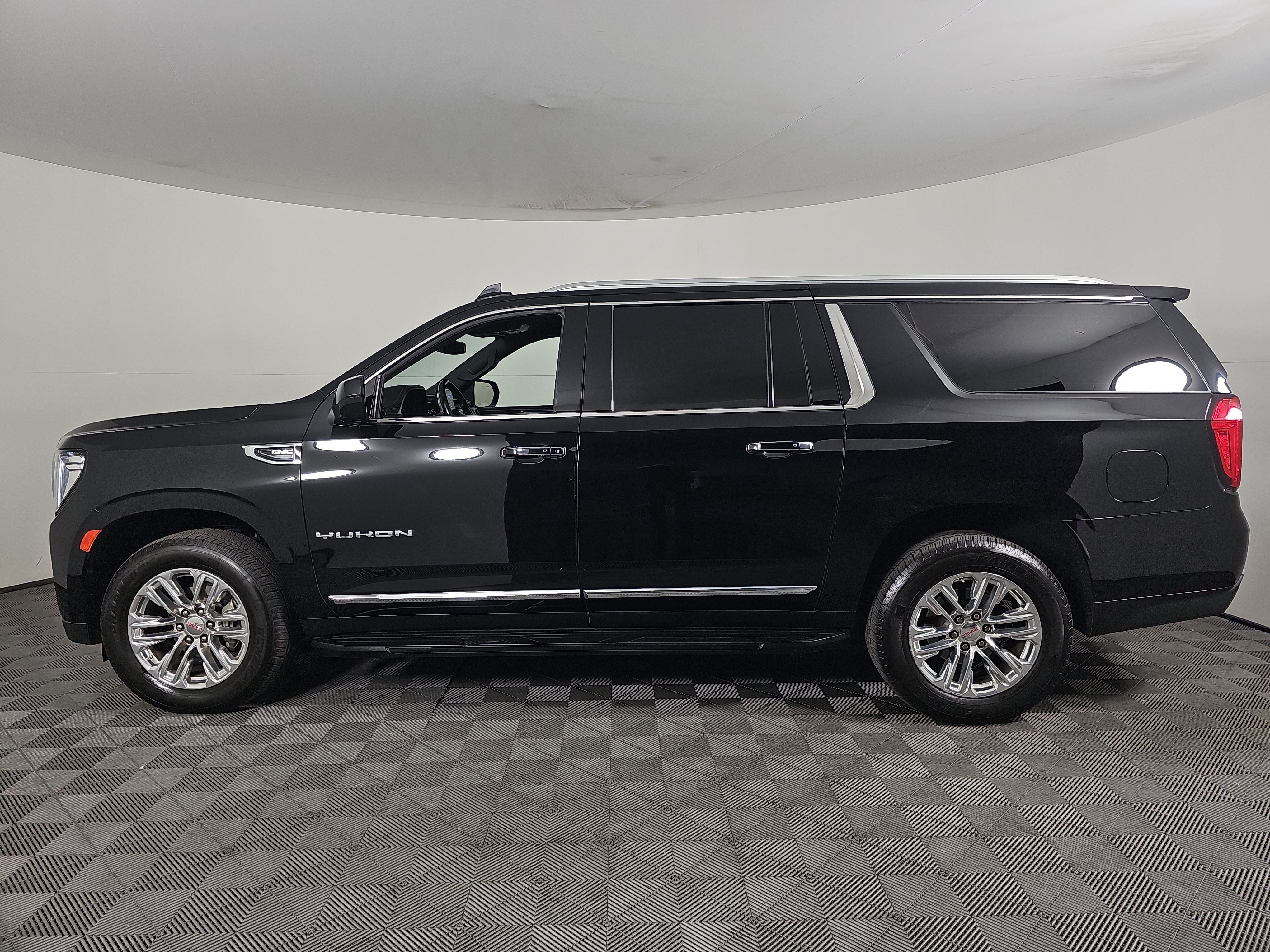 Used 2021 GMC Yukon XL SLT AWD/4WD image 7