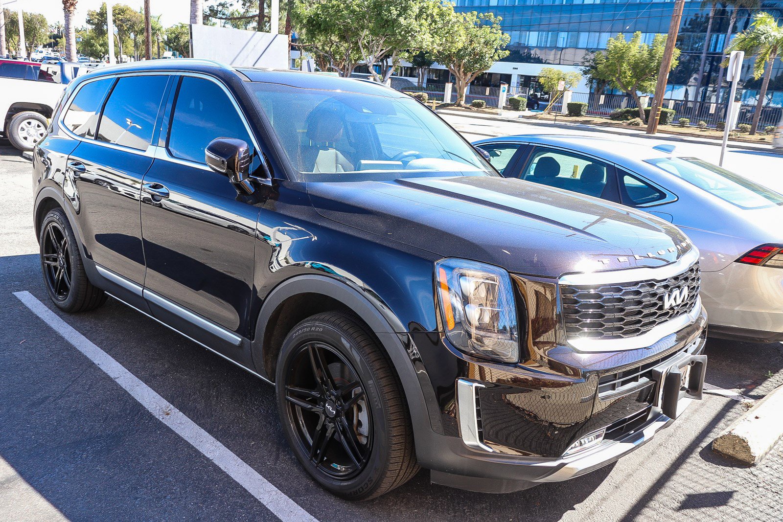 Used 2022 Kia Telluride SX w/ Towing Package image 2