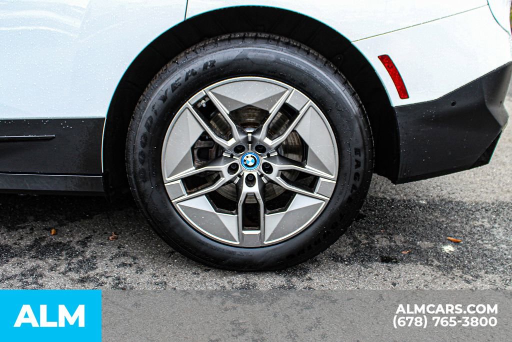 Used 2023 BMW iX xDrive50 image 16