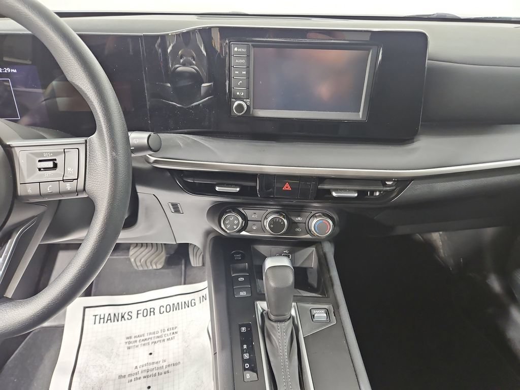Used 2025 Nissan Kicks S AWD/4WD image 18