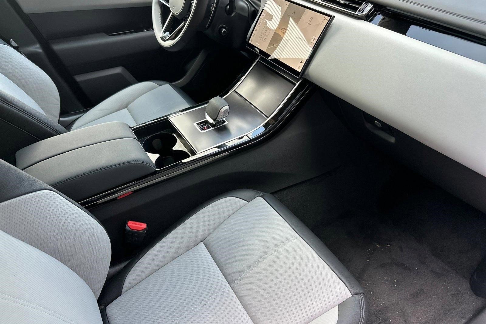 New 2026 Land Rover Range Rover Velar Dynamic SE AWD/4WD image 28