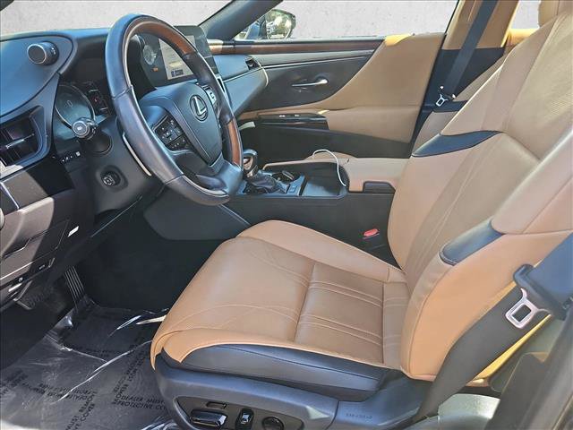 Used 2024 Lexus ES 300h w/ Luxury Package FWD image 16