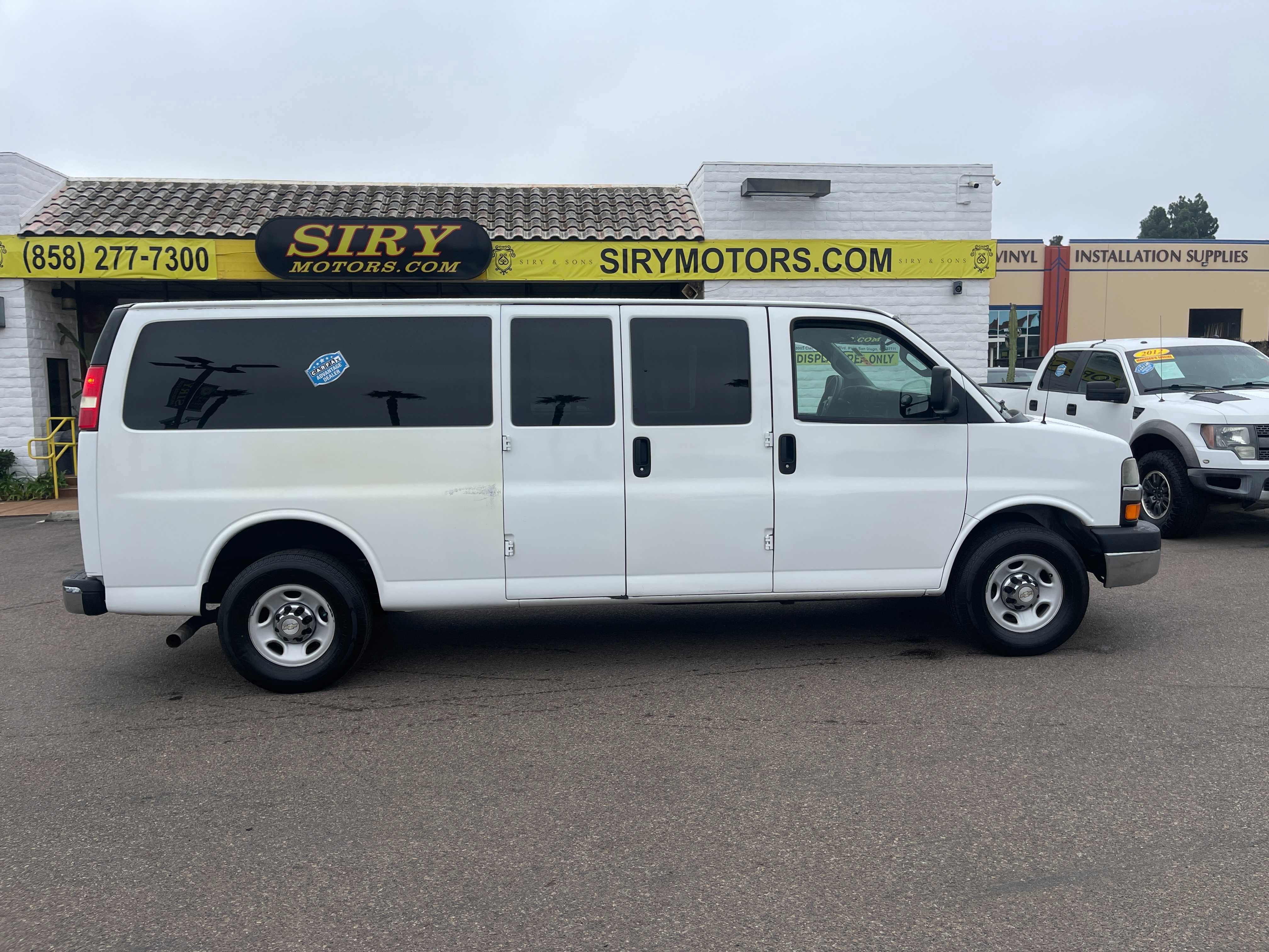 Used 2016 Chevrolet Express 3500 LT w/ LT Preferred Equipment Group image 2