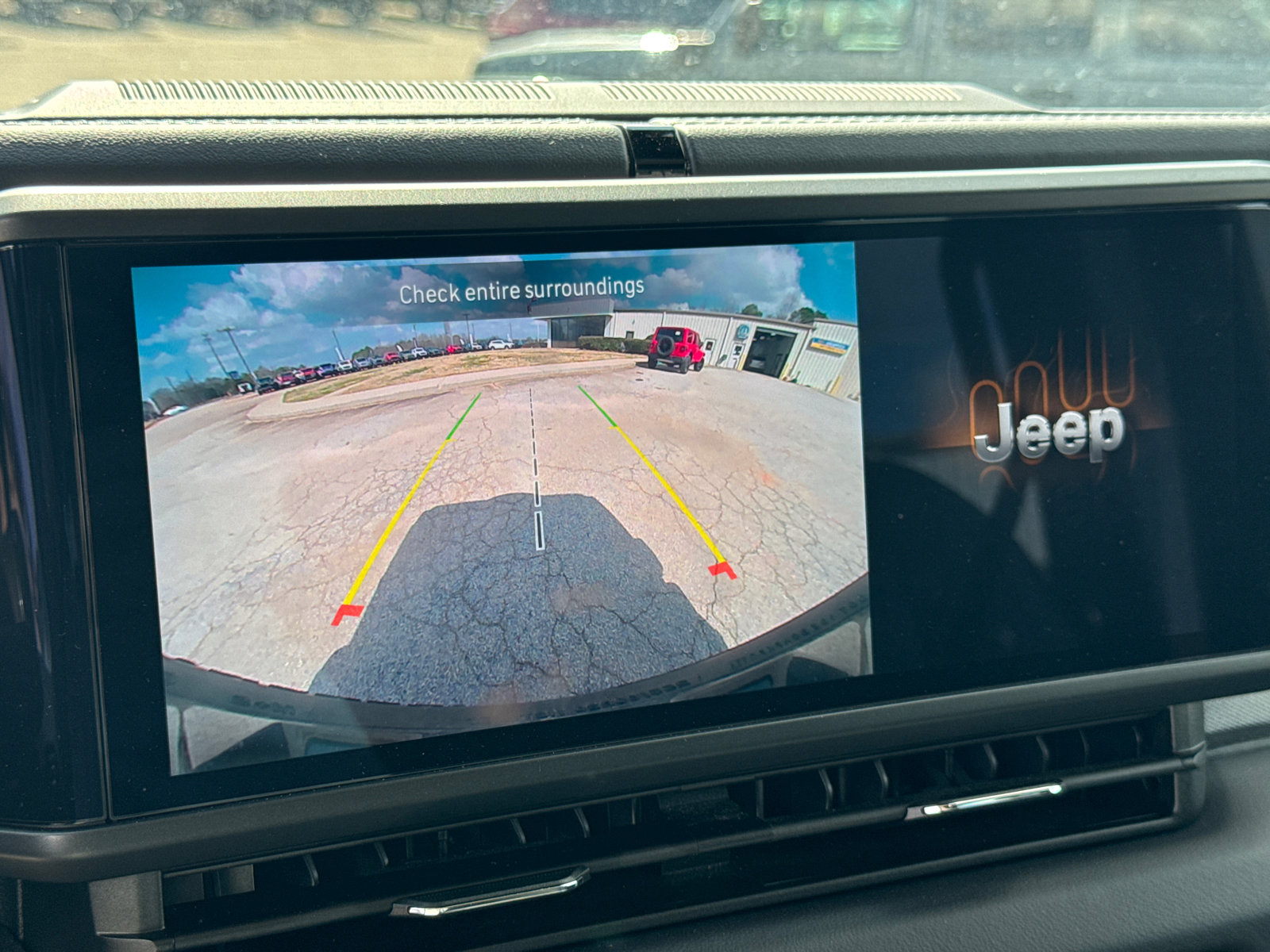 Used 2025 Jeep Wrangler Sahara image 27