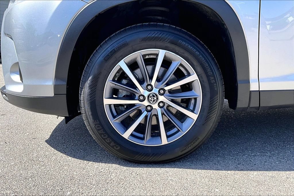 Used 2019 Toyota Highlander XLE w/ Carpet Mat Package (TMS) FWD image 35