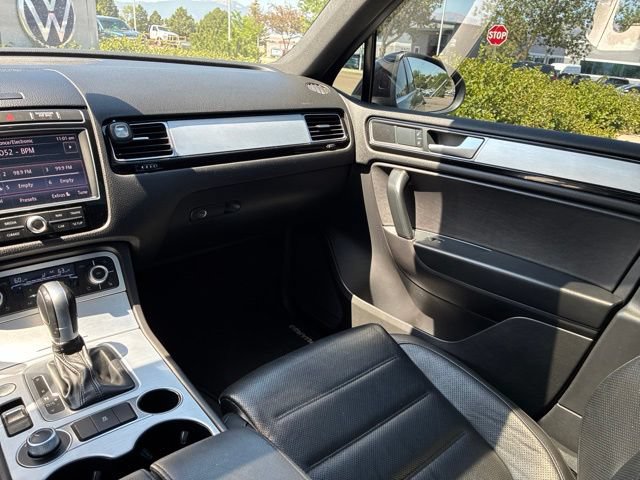 Used 2017 Volkswagen Touareg Wolfsburg Edition AWD/4WD image 19