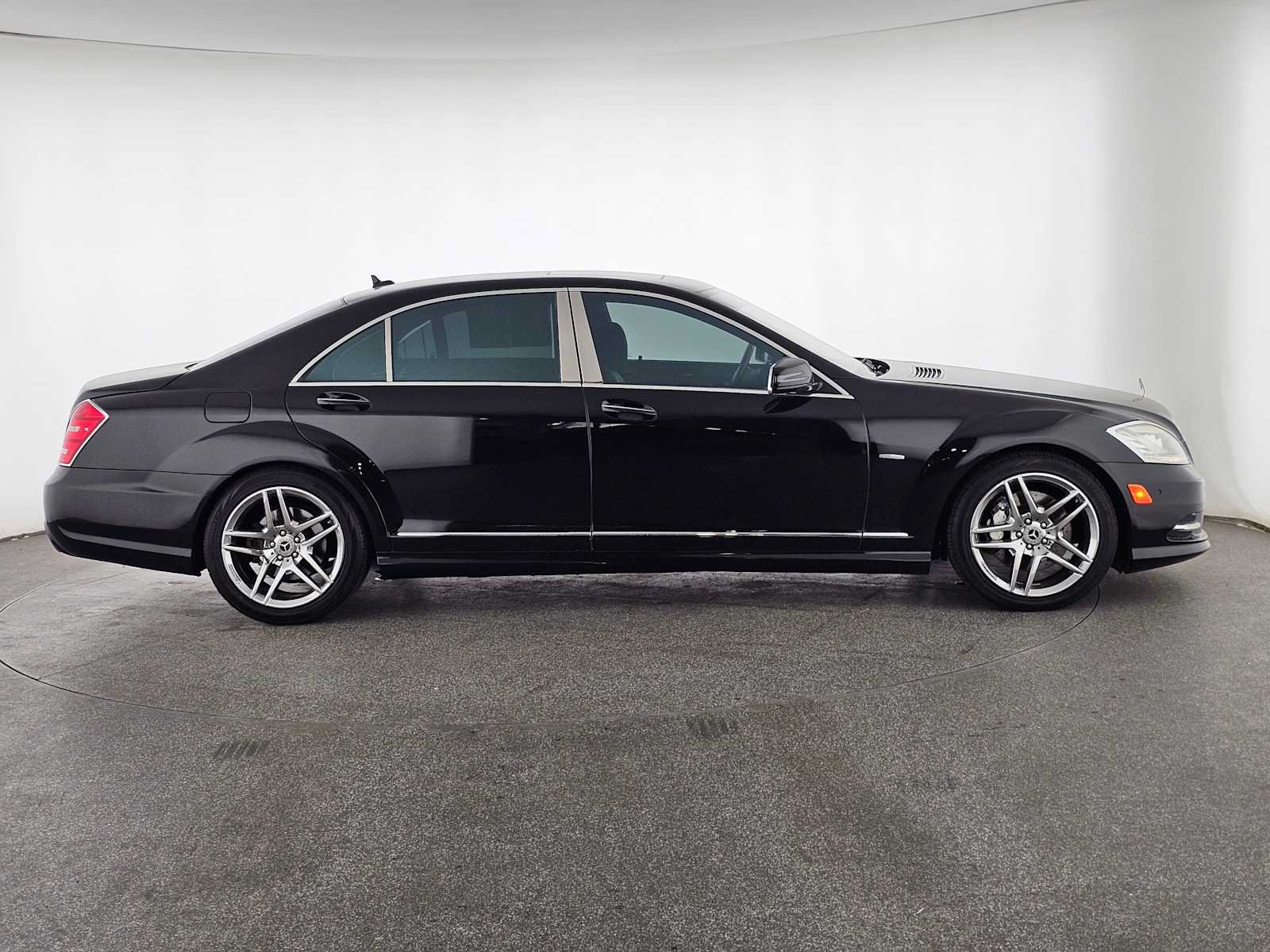 Used 2012 Mercedes-Benz S 550 image 2