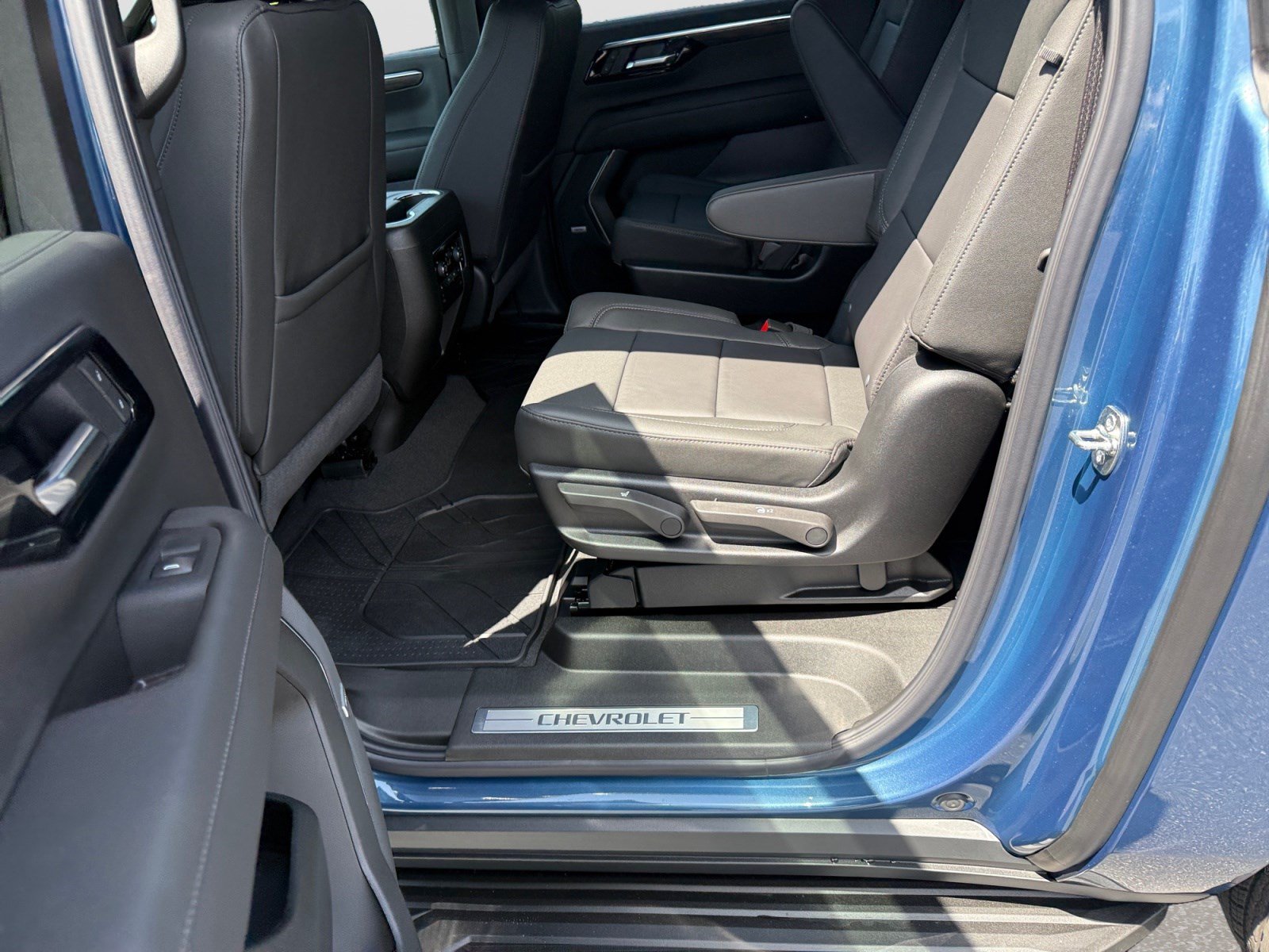 New 2026 Chevrolet Suburban LT w/ Advanced Technology Package RWD image 18