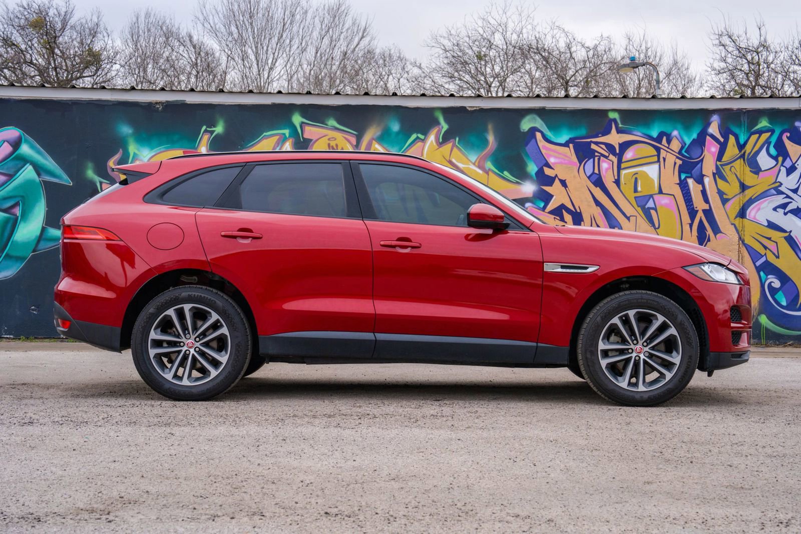 Used 2018 Jaguar F-PACE Premium image 24
