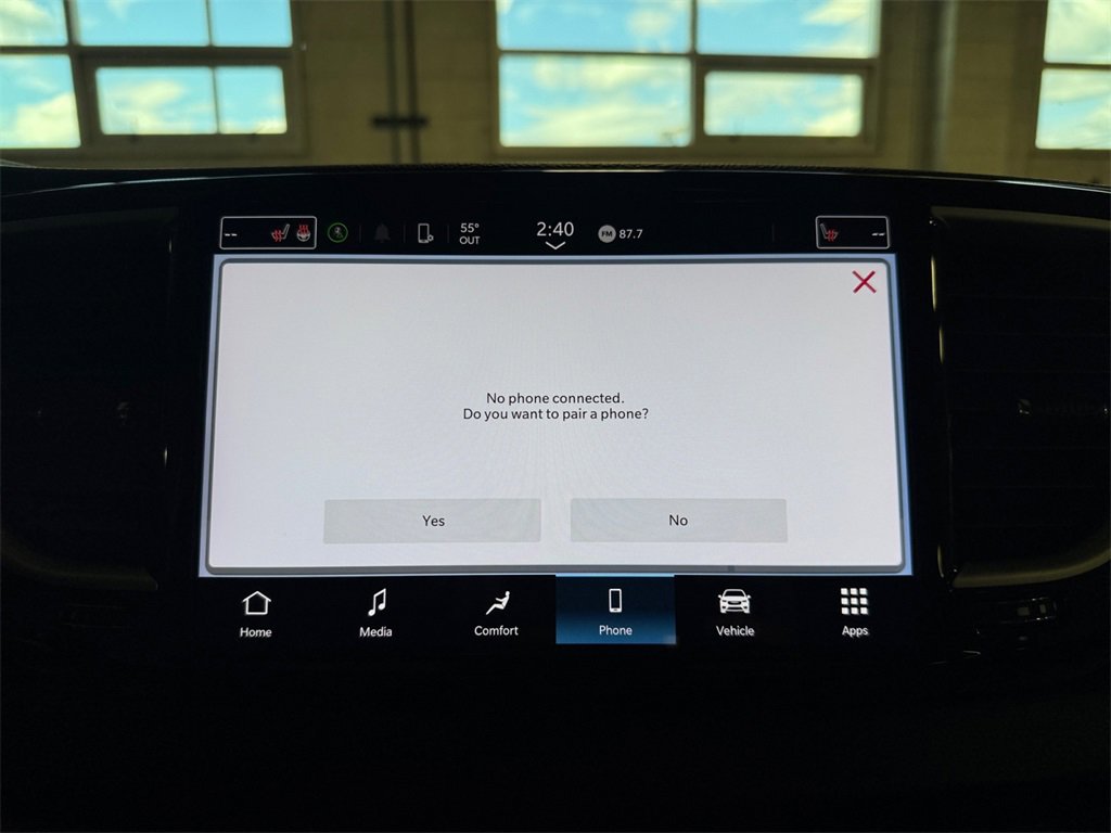 Used 2024 Chrysler Pacifica Touring-L image 19