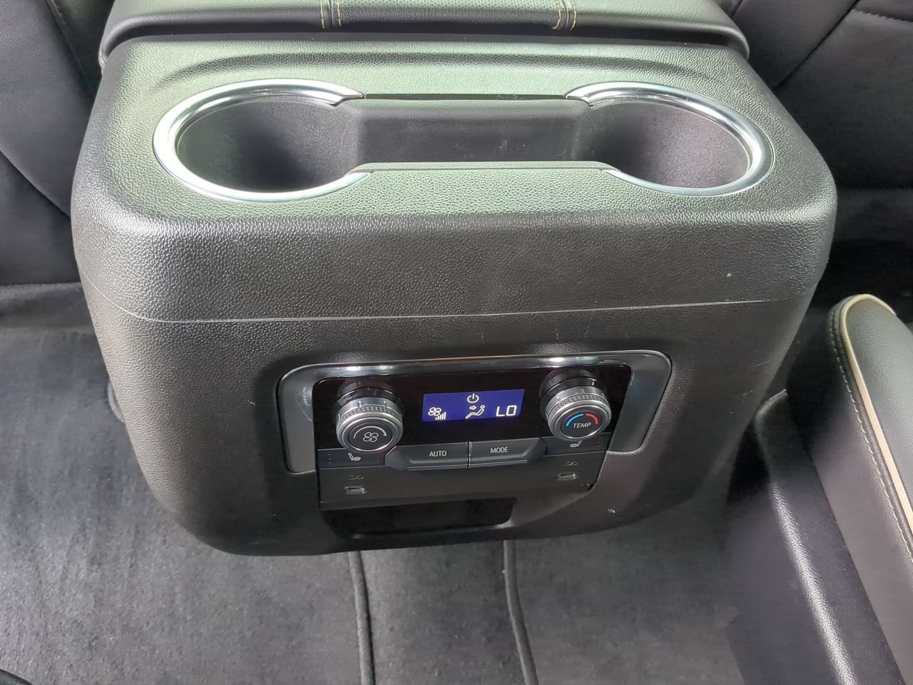 Used 2025 GMC Yukon Elevation AWD/4WD image 22