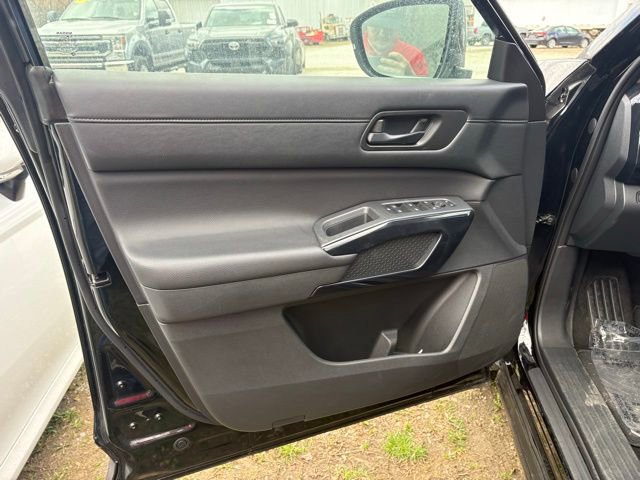 Used 2025 Nissan Pathfinder SV AWD/4WD image 13