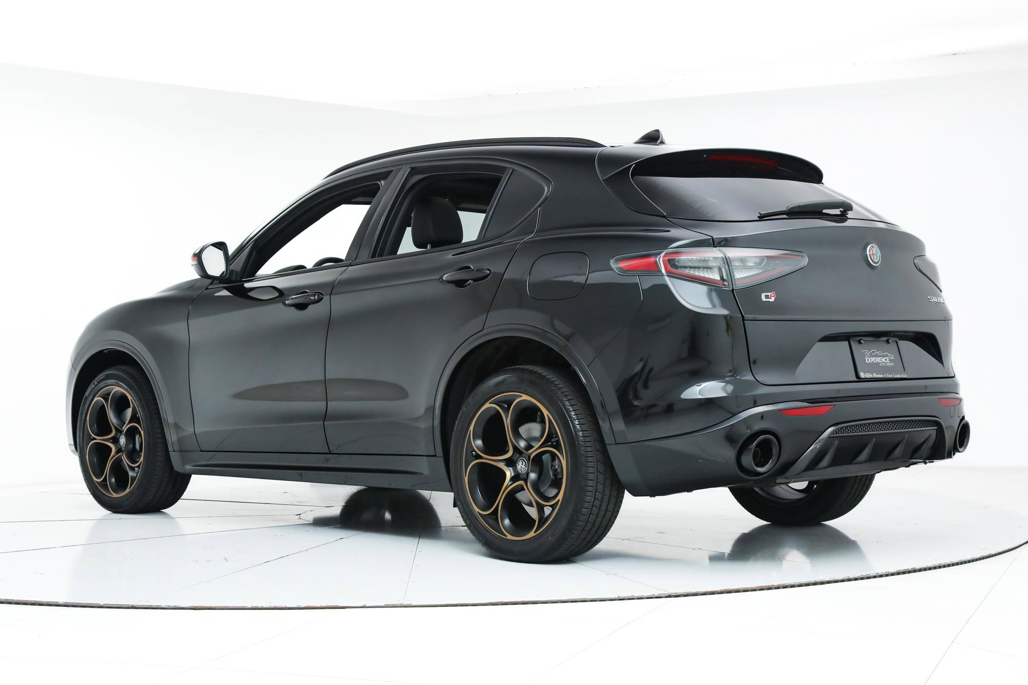 New 2025 Alfa Romeo Stelvio Sprint image 3