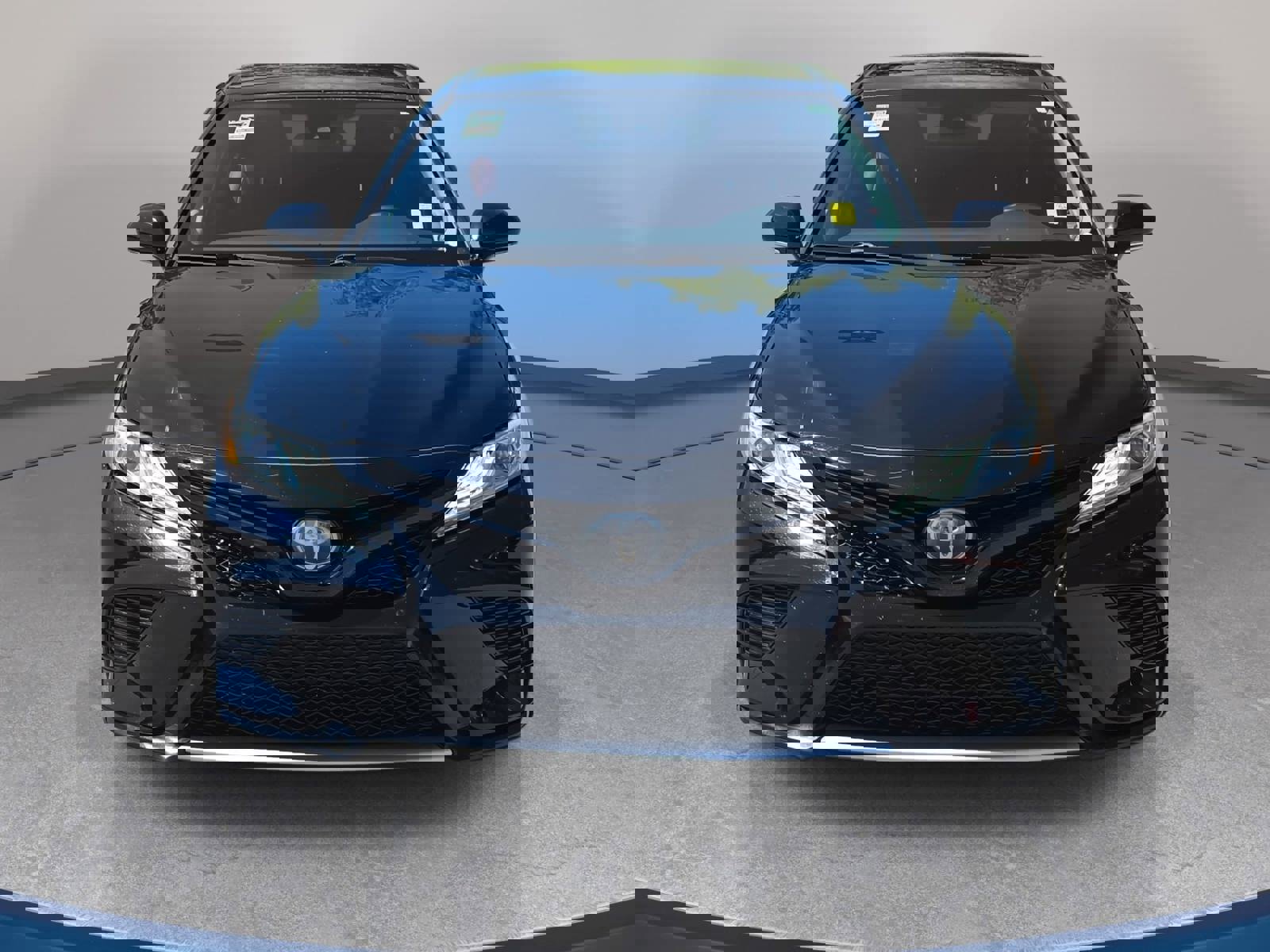 Used 2020 Toyota Camry XSE w/ Navigation Package FWD image 2