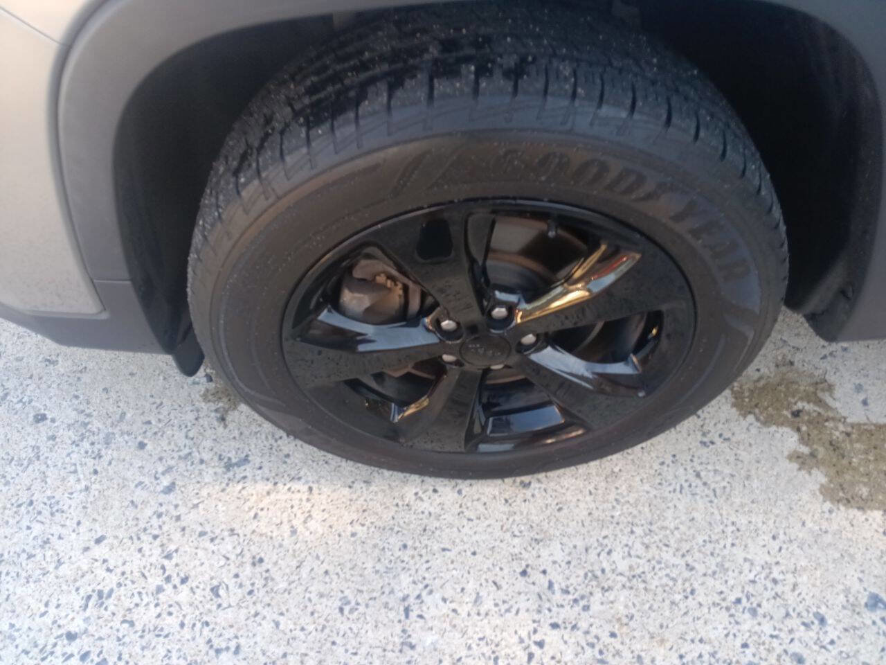 Used 2019 Jeep Cherokee Latitude Plus image 18