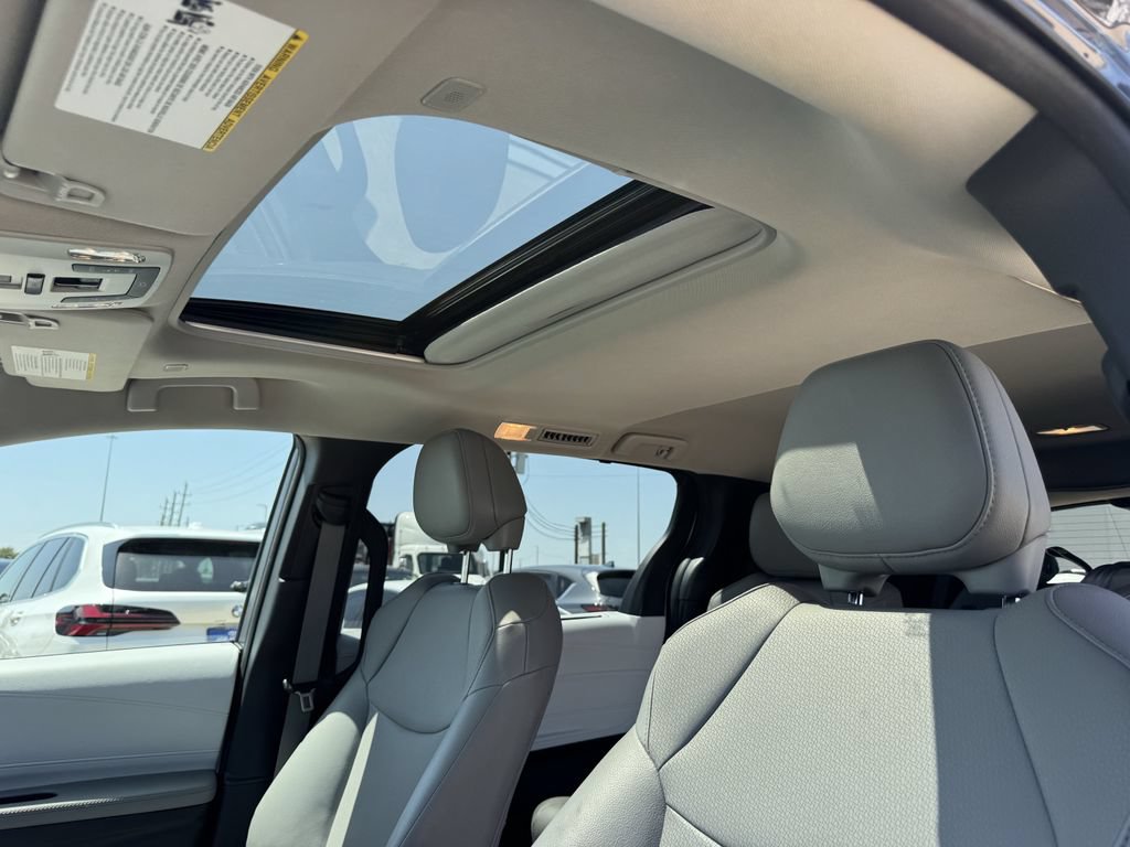Used 2025 Toyota Sienna XLE FWD image 22