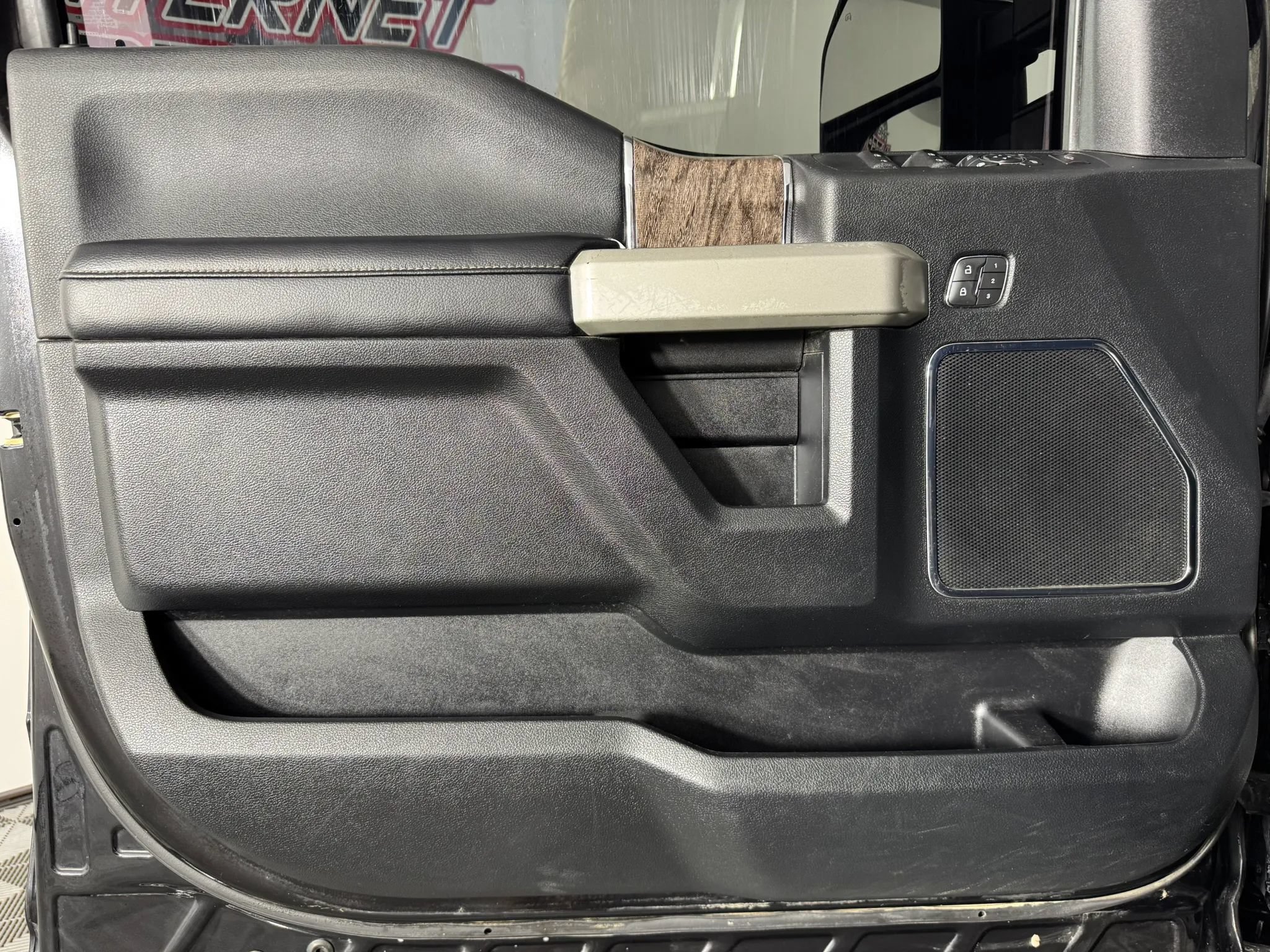Used 2019 Ford F350 Lariat w/ Chrome Package AWD/4WD image 36