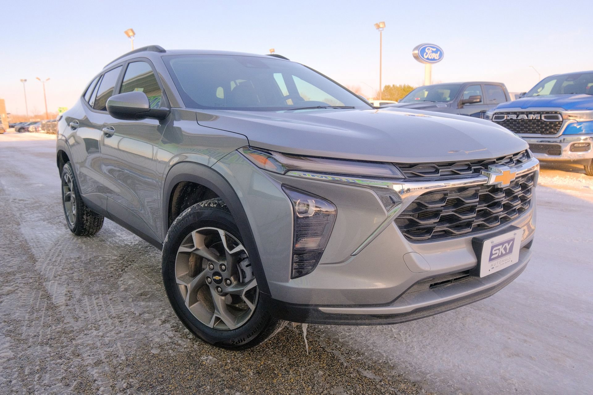 Used 2025 Chevrolet Trax LT image 13