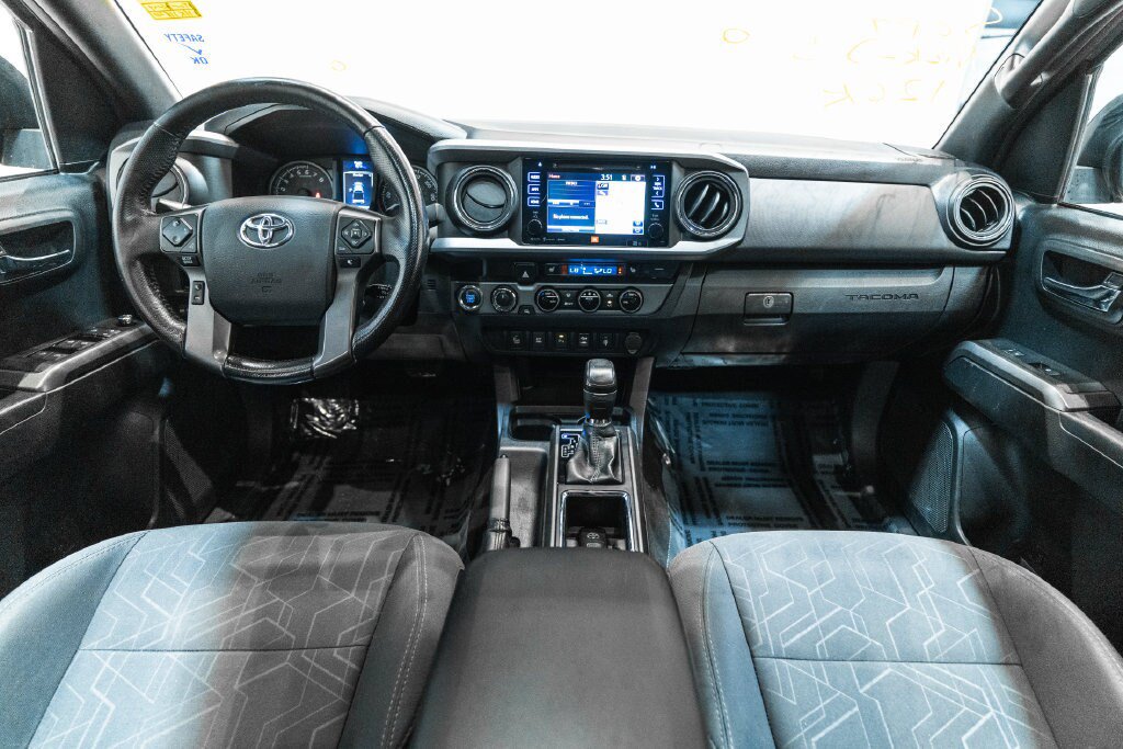 Used 2017 Toyota Tacoma TRD Off-Road AWD/4WD image 12