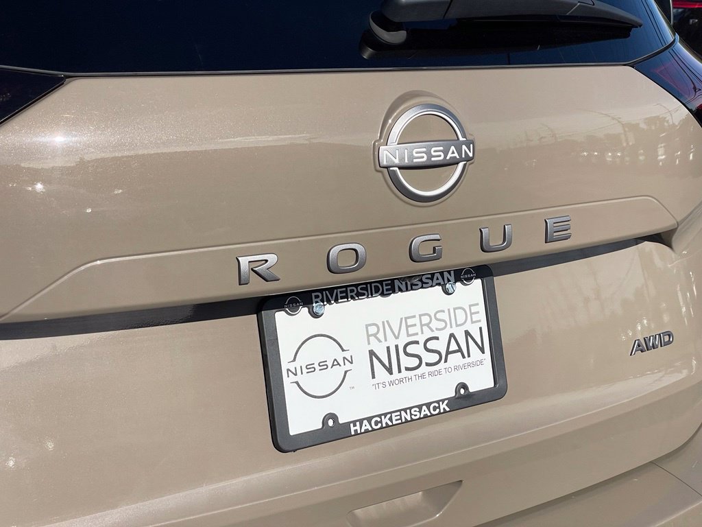 Certified 2025 Nissan Rogue SV AWD/4WD image 30
