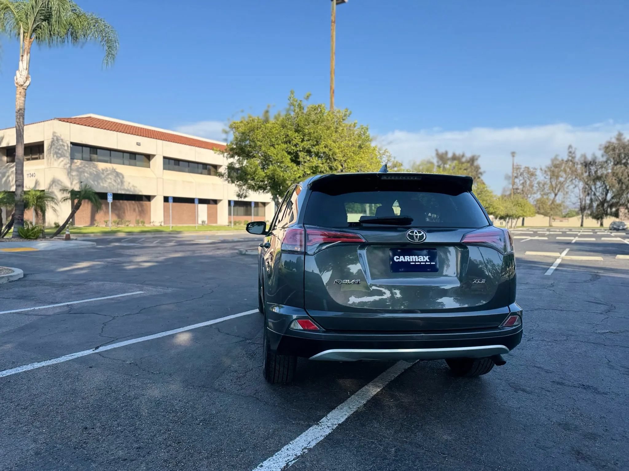 Used 2018 Toyota RAV4 XLE w/ Carpet Mat Package FWD image 19