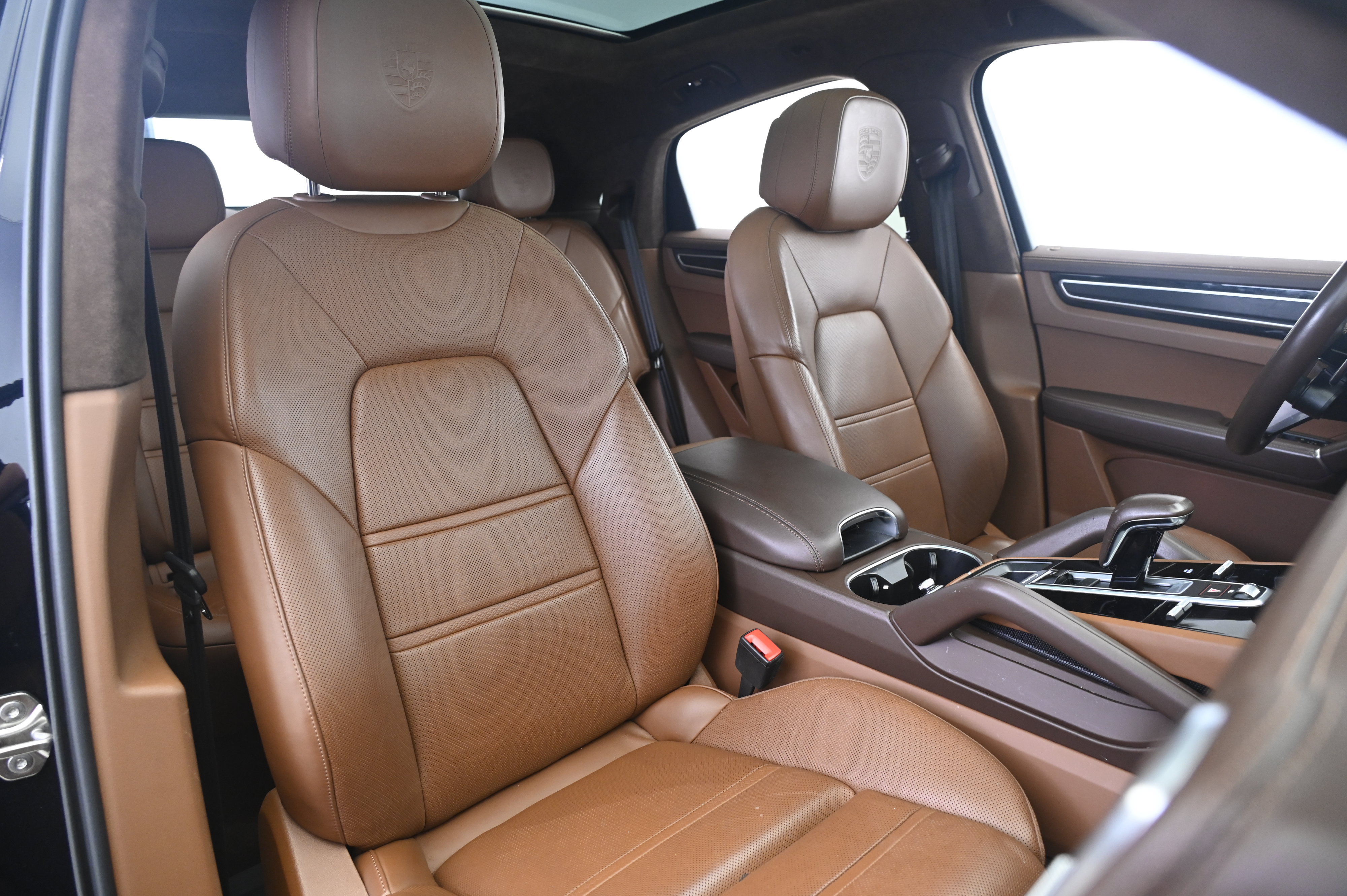 Certified 2023 Porsche Cayenne GTS AWD/4WD image 24