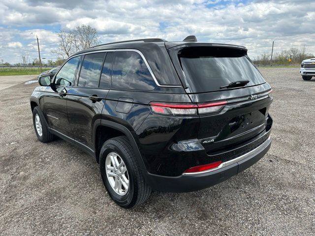 Used 2023 Jeep Grand Cherokee Laredo AWD/4WD image 5
