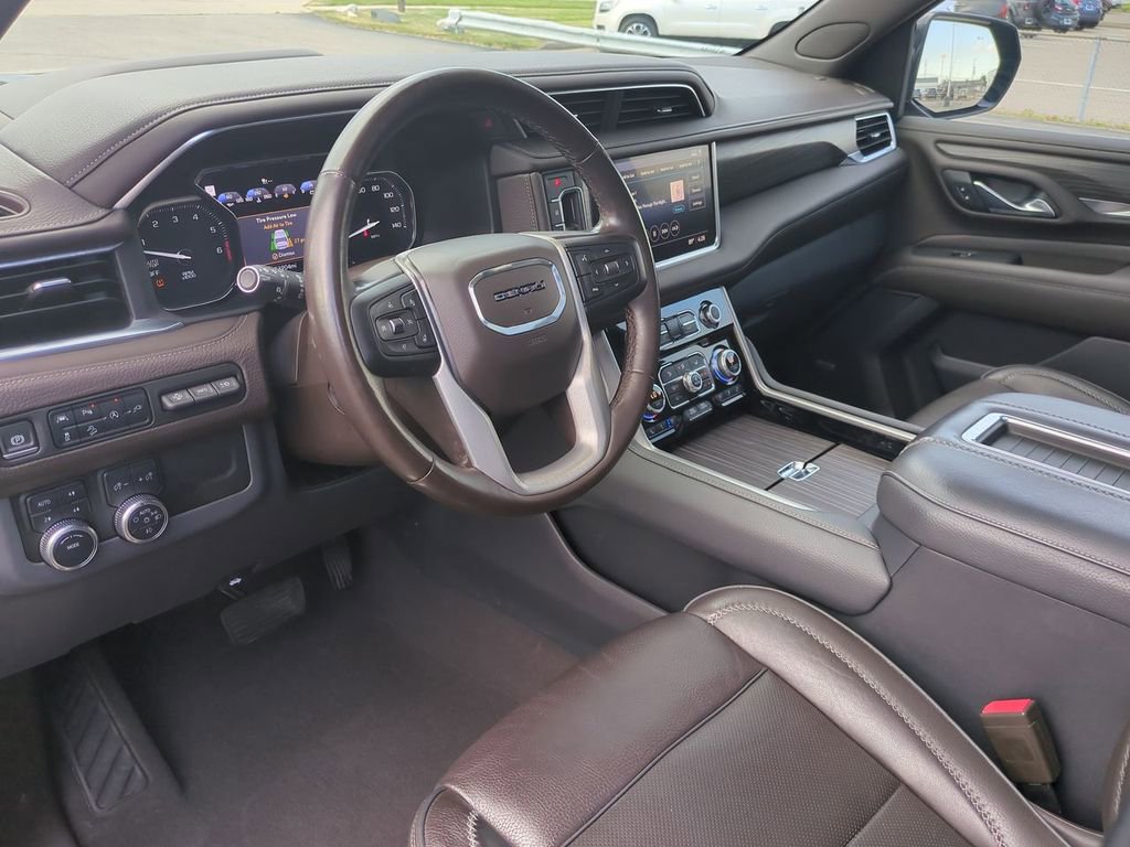 Used 2021 GMC Yukon Denali w/ Denali Premium Package image 12