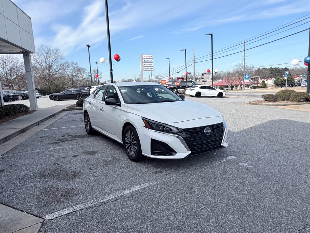 Used 2025 Nissan Altima 2.5 SV image 2