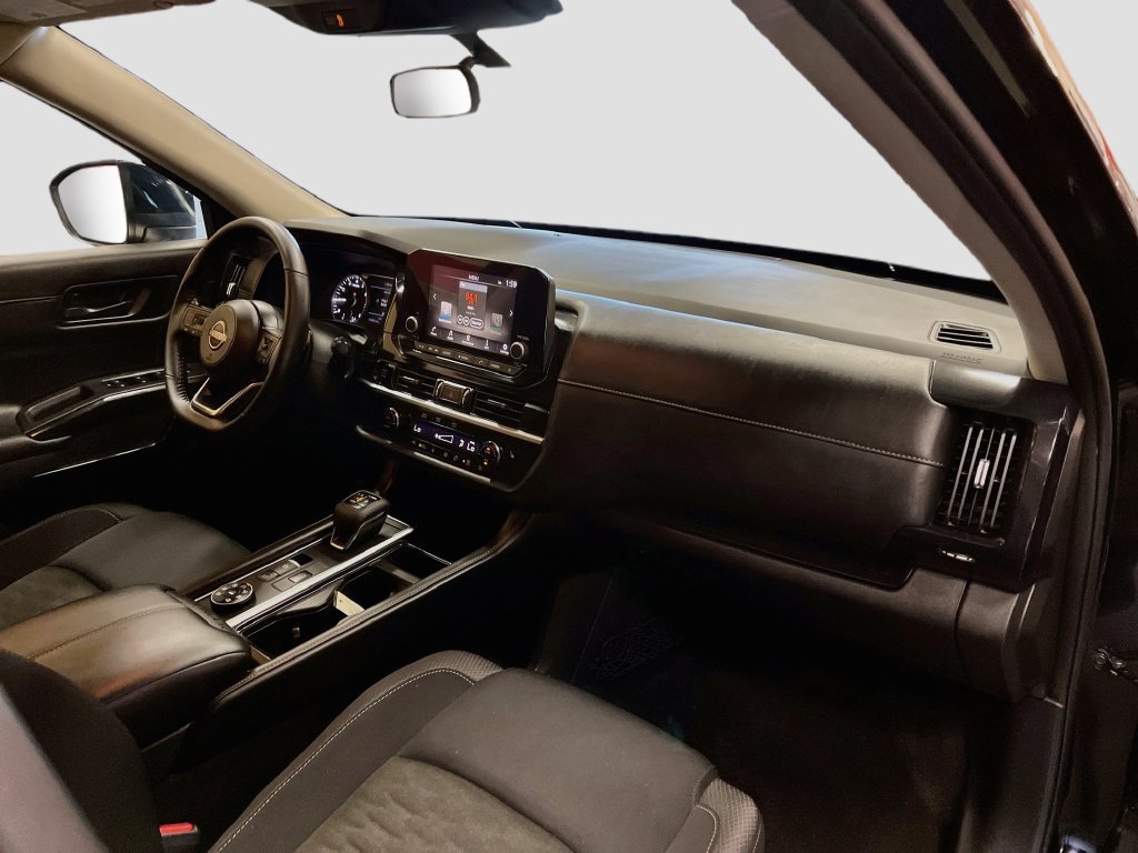 Used 2025 Nissan Pathfinder SV w/ Black Appearance Package AWD/4WD image 29