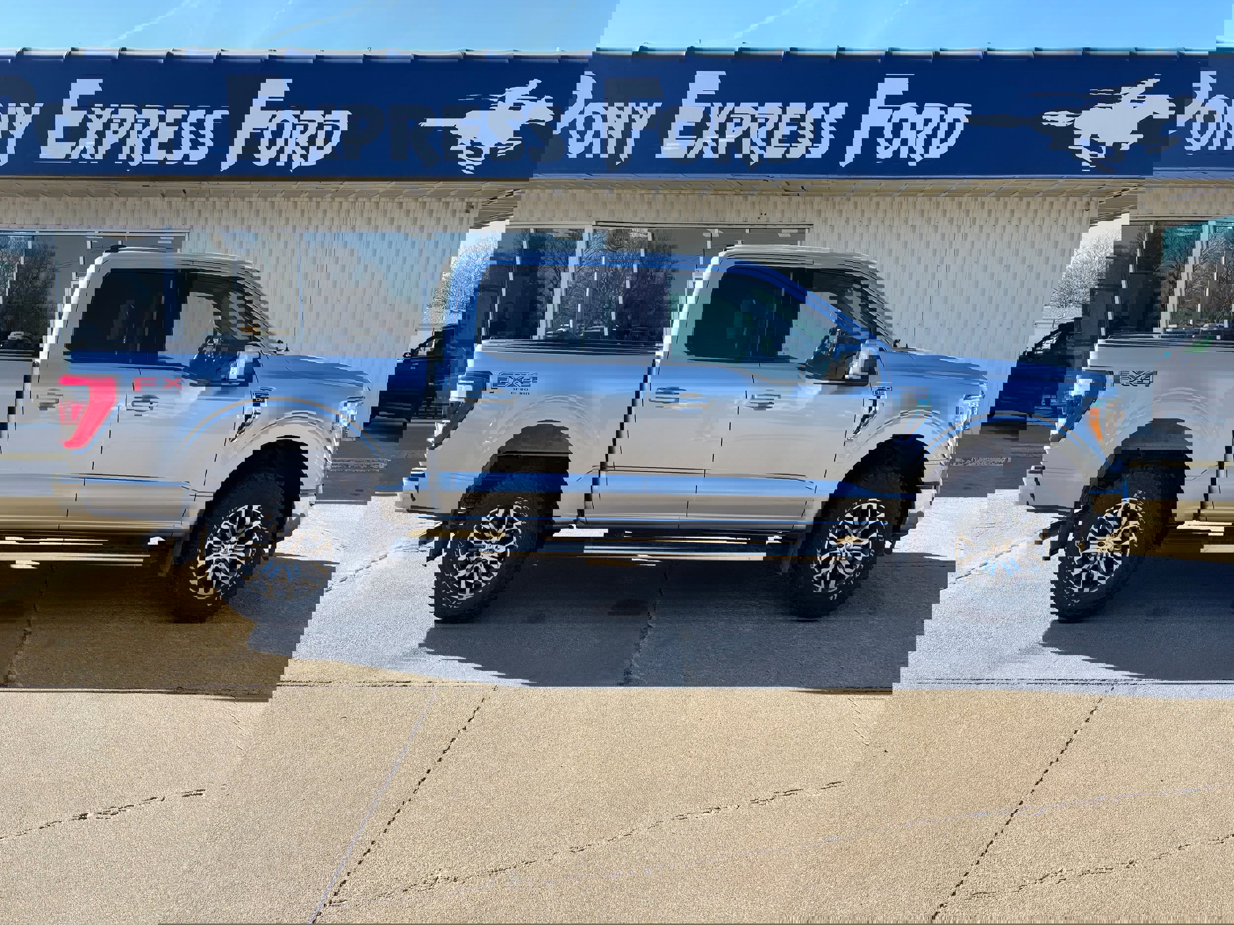 Used 2021 Ford F150 Lariat w/ Equipment Group 501A Mid image 2