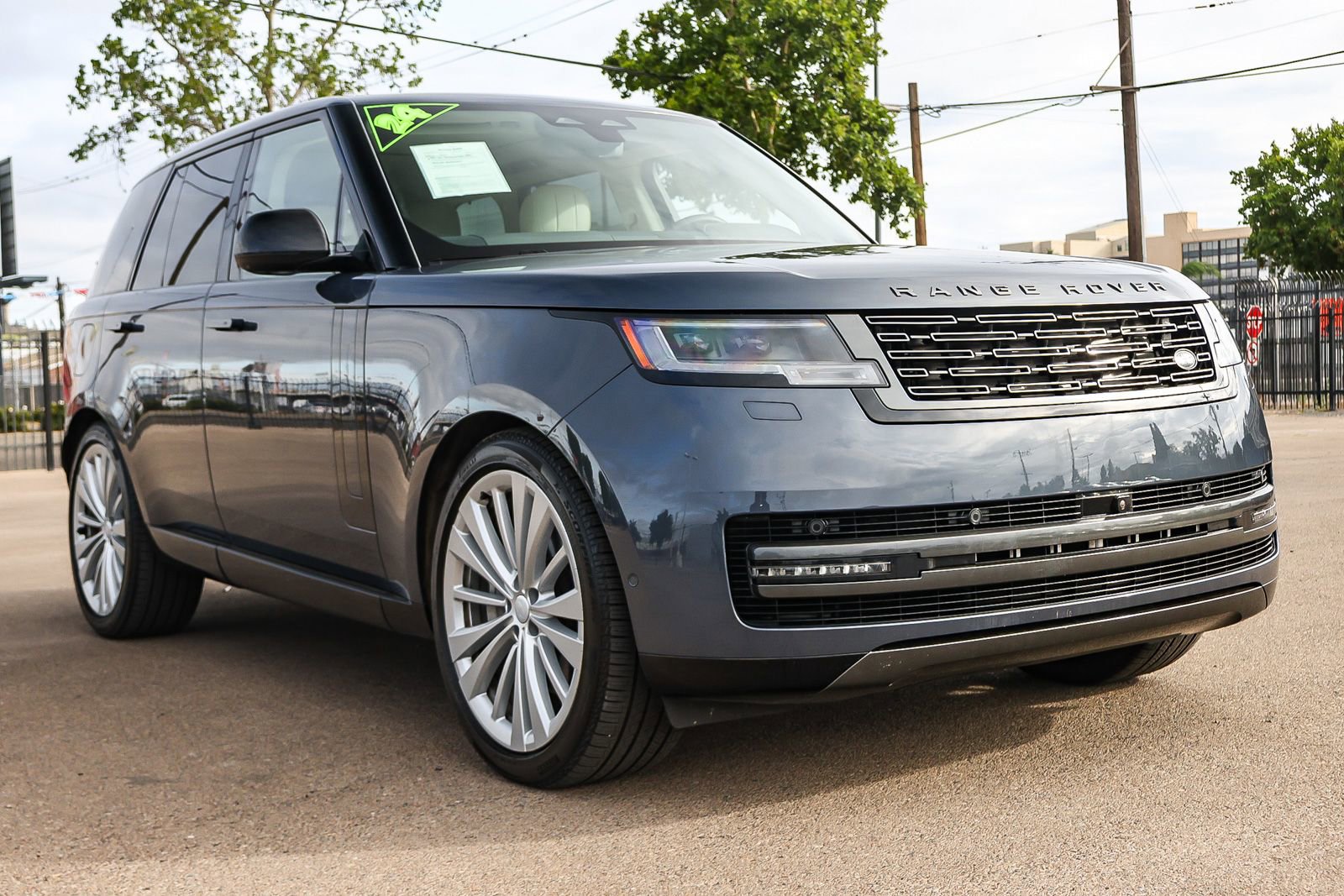 Certified 2024 Land Rover Range Rover SE AWD/4WD image 3