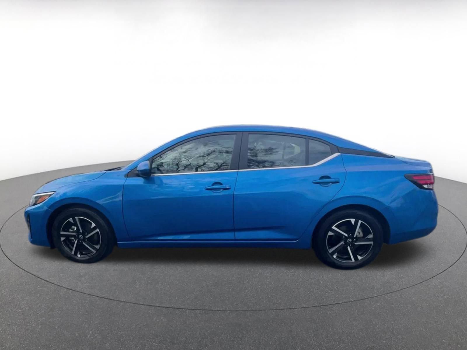 Used 2025 Nissan Sentra SV FWD image 9