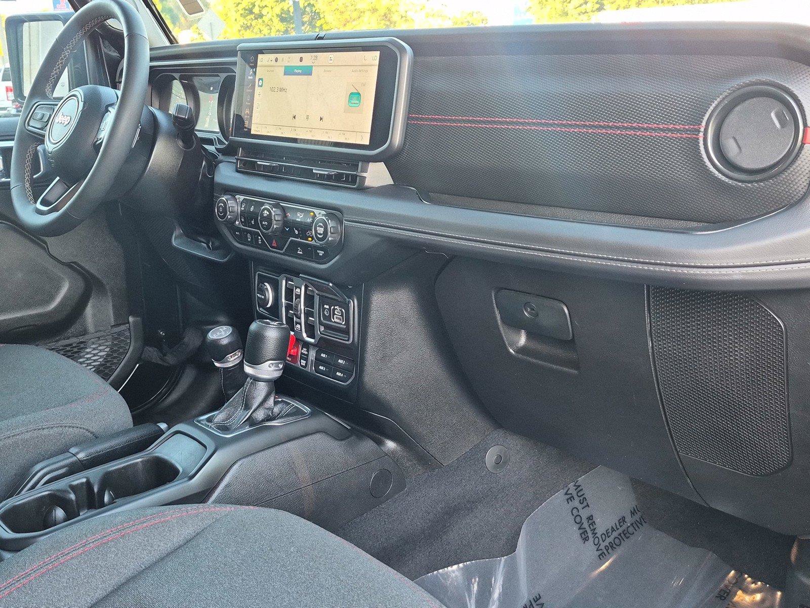 Certified 2025 Jeep Wrangler Unlimited Rubicon w/ Convenience Group AWD/4WD image 12